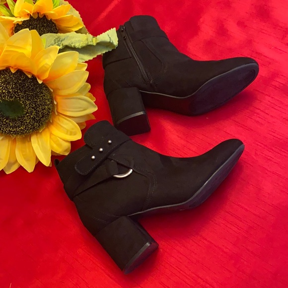 Women shoes - Picture 1 of 8